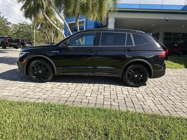 2022 Volkswagen Tiguan SE R-Line Black photo 32