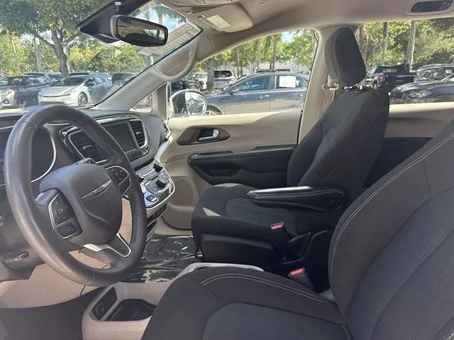2023 Chrysler Voyager LX photo 23