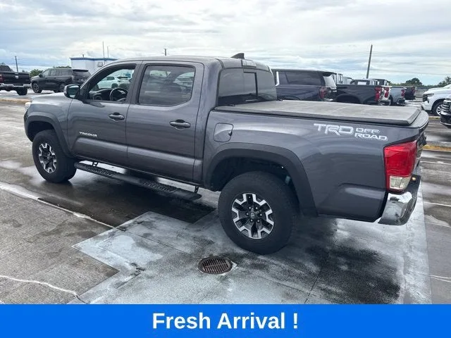 2017 Toyota Tacoma SR5 photo 15