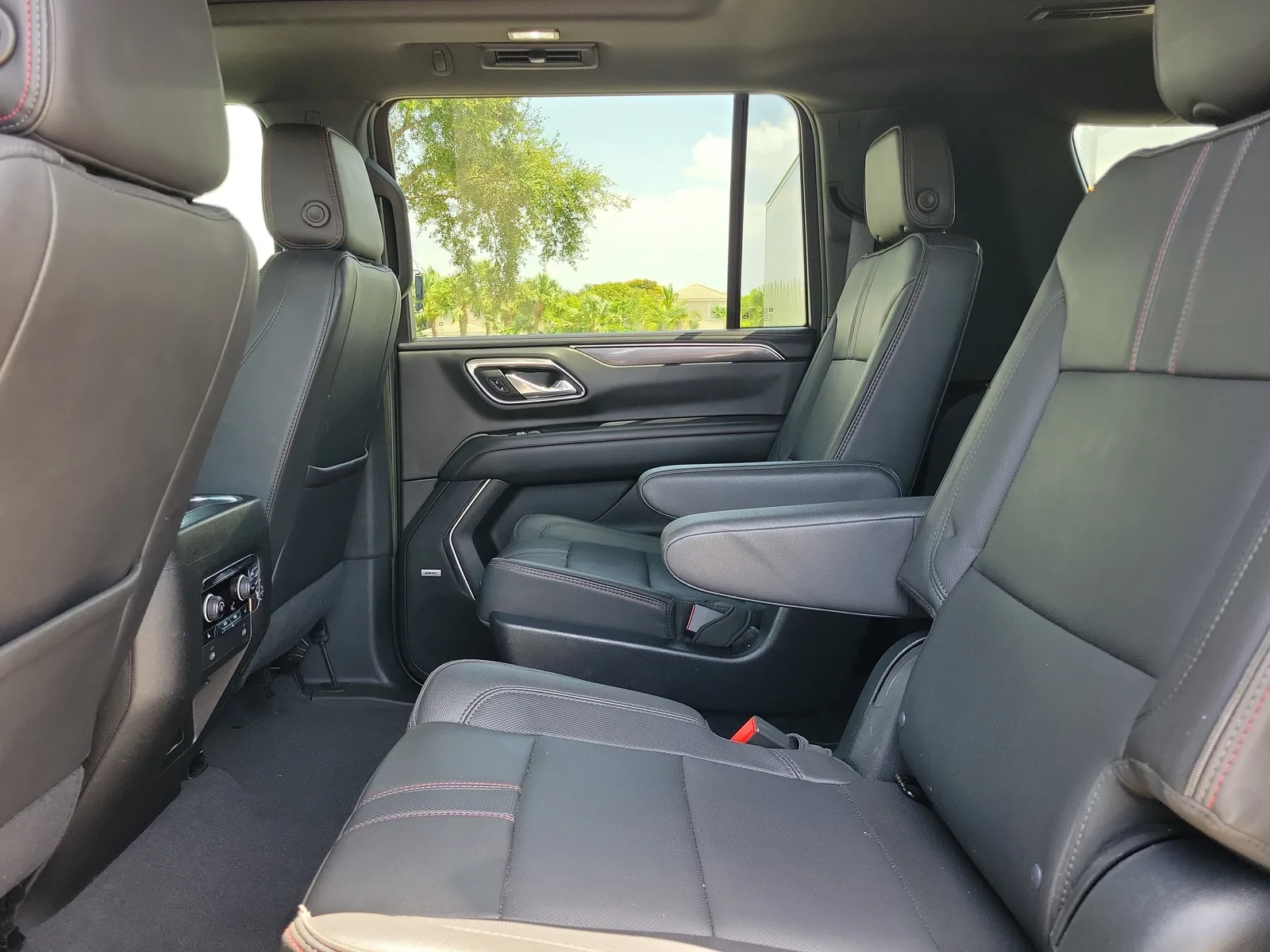 2023 Chevrolet Suburban RST photo 16