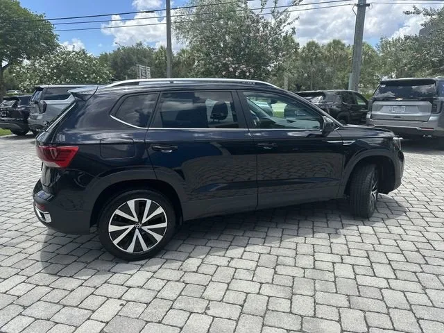 2024 Volkswagen Taos SE photo 33