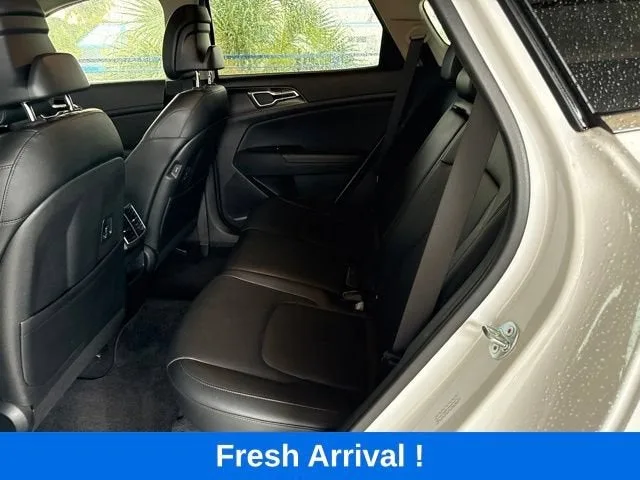 2024 Kia Sportage EX photo 3