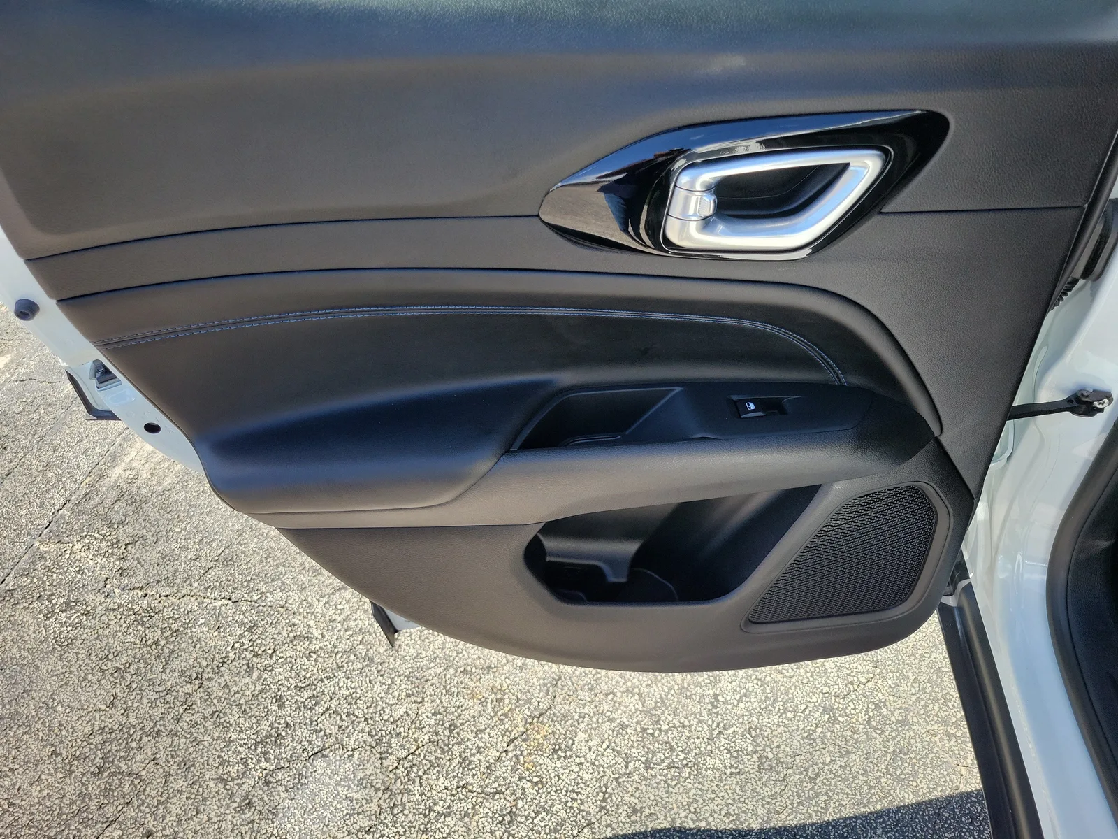 2025 Jeep Compass Latitude photo 16