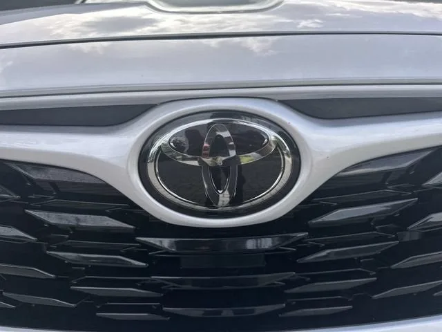 2024 Toyota Highlander LE photo 10