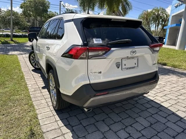 2021 Toyota RAV4 Limited photo 12