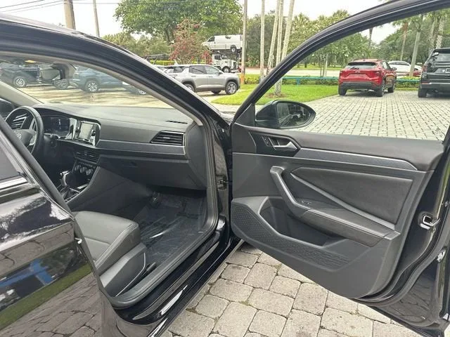 2024 Volkswagen Jetta SE photo 23