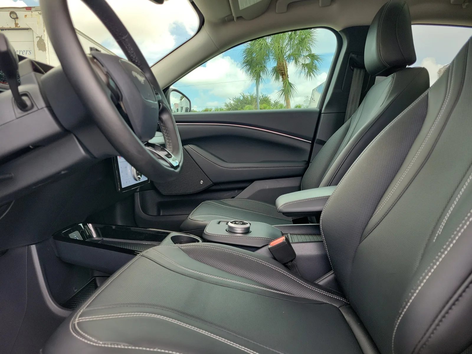 2024 Ford Mustang Mach-E Premium photo 20