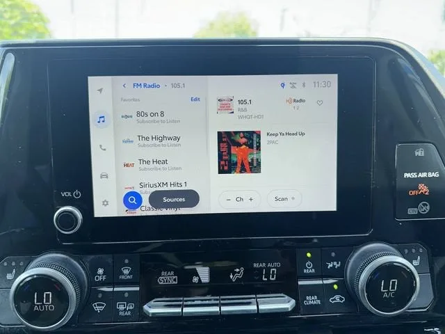 2024 Toyota Highlander LE photo 25