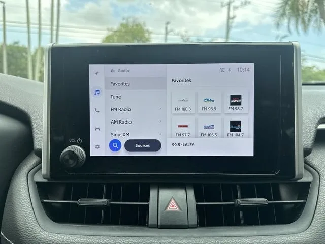 2023 Toyota RAV4 Hybrid XLE photo 25