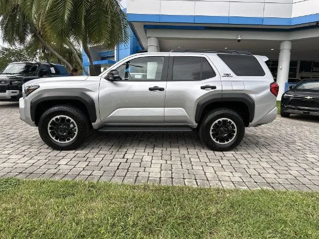 2025 Toyota 4Runner SR5 photo 32