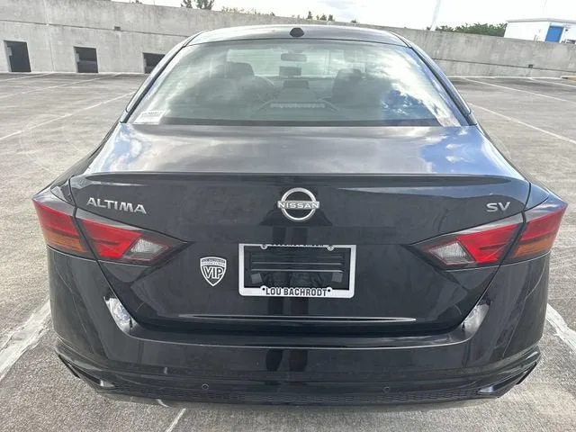 2024 Nissan Altima 2.5 SV photo 17