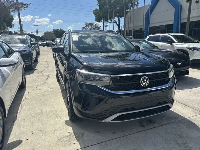 2024 Volkswagen Taos SE photo 10