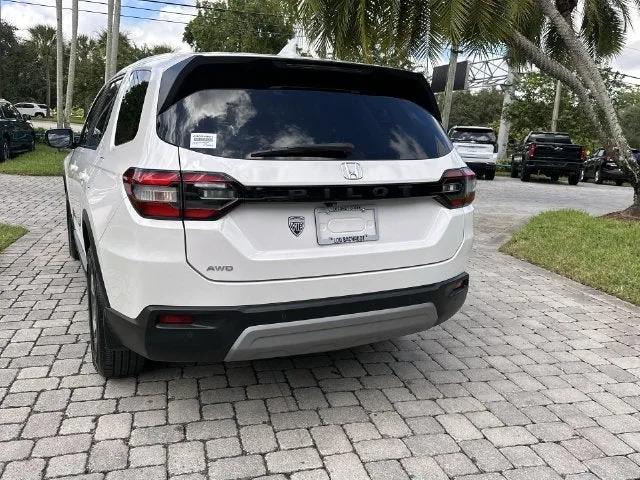 2024 Honda Pilot EX-L 7 Passenger photo 35