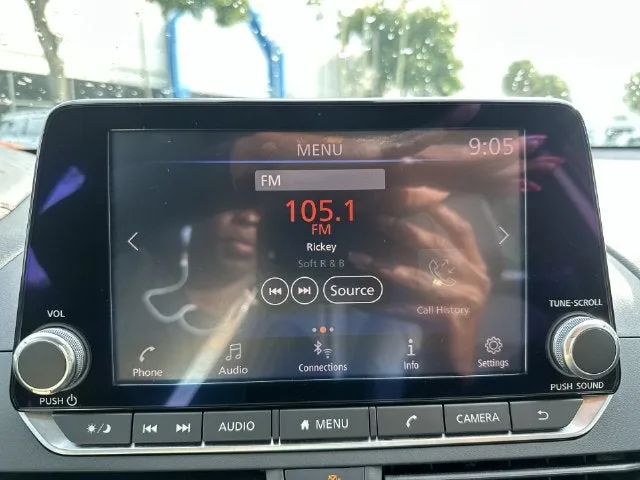 2022 Nissan Altima 2.5 SR photo 25