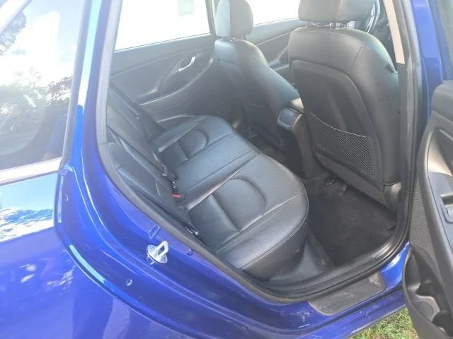 2020 Hyundai Elantra GT 5DR HB AT photo 12