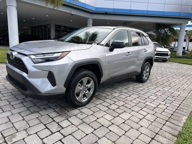 2025 Toyota RAV4 Hybrid LE photo 21