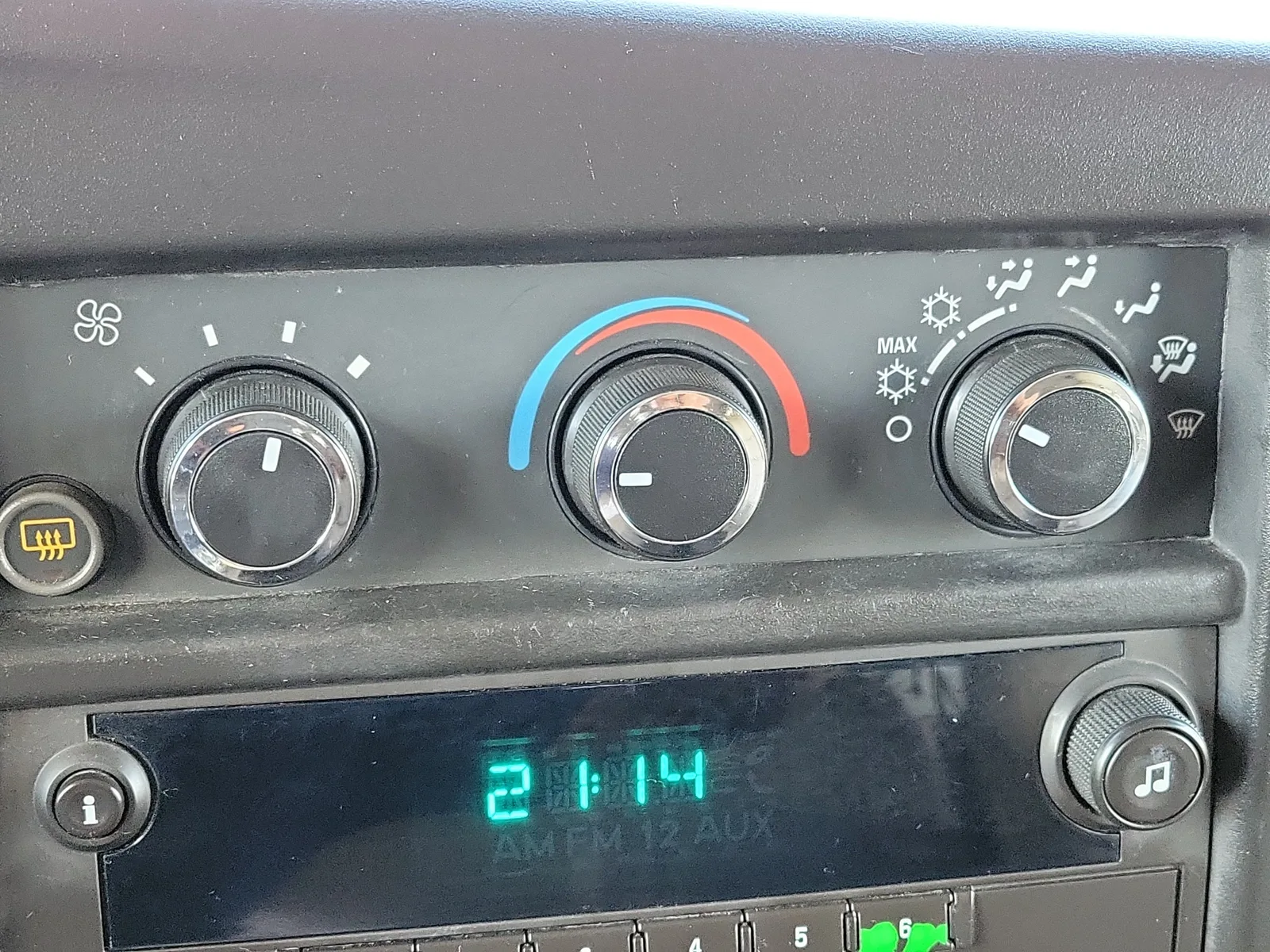 2014 Chevrolet Express Passenger 2500 LS photo 27