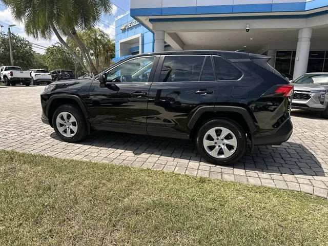 2024 Toyota RAV4 LE photo 32