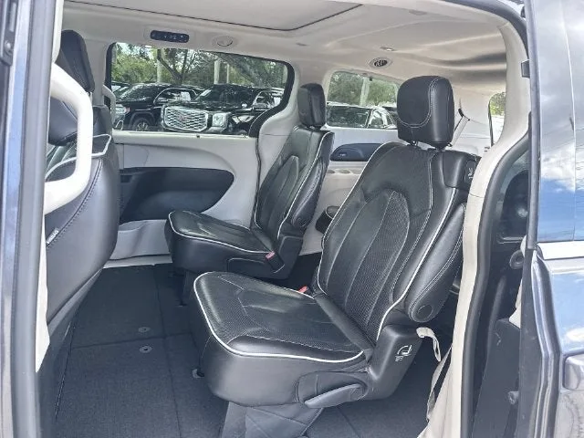 2023 Chrysler Pacifica Limited photo 27