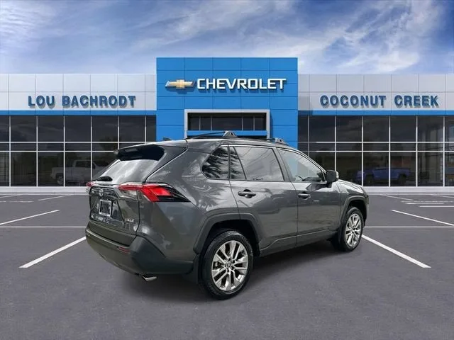 2024 Toyota RAV4 XLE Premium photo 8