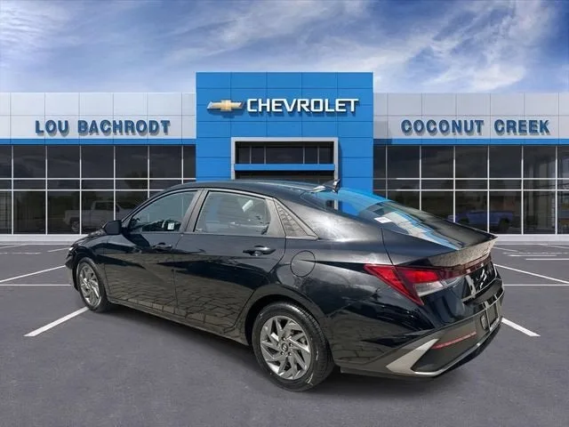 2024 Hyundai Elantra SEL photo 6