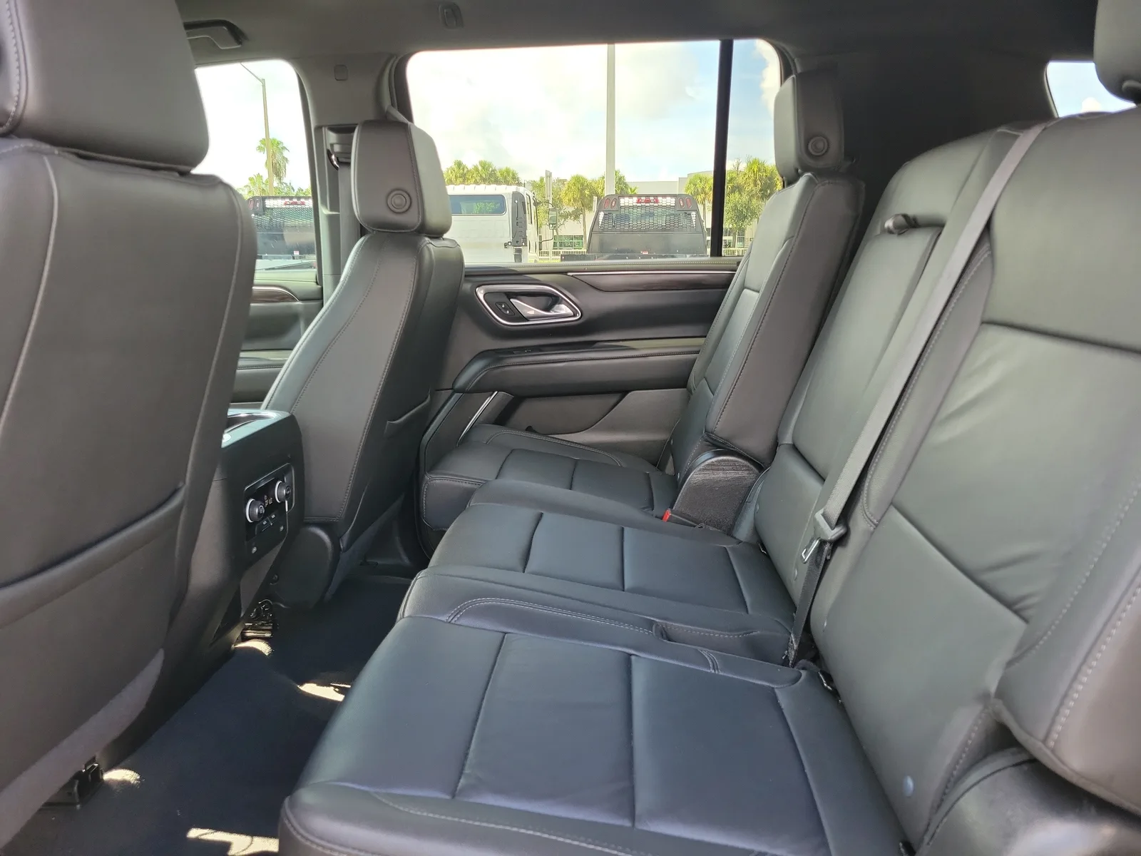 2024 Chevrolet Suburban LT photo 15