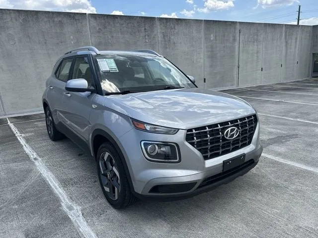 2025 Hyundai Venue SEL photo 32