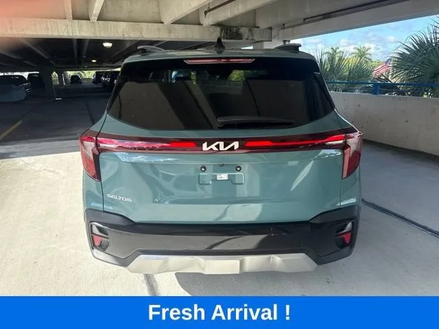 2024 Kia Seltos EX photo 19