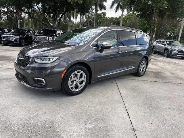 2023 Chrysler Pacifica Limited photo 21