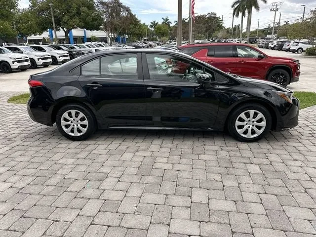 2024 Toyota Corolla LE photo 14