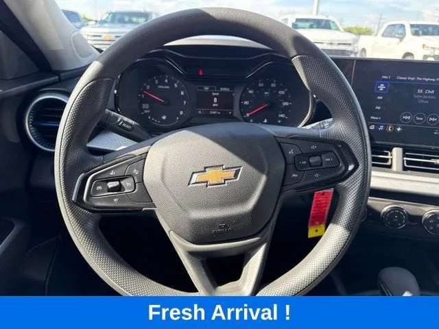 2025 Chevrolet Trax LS photo 6