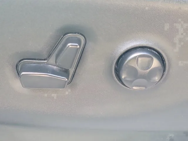 2023 Chrysler Voyager LX photo 23