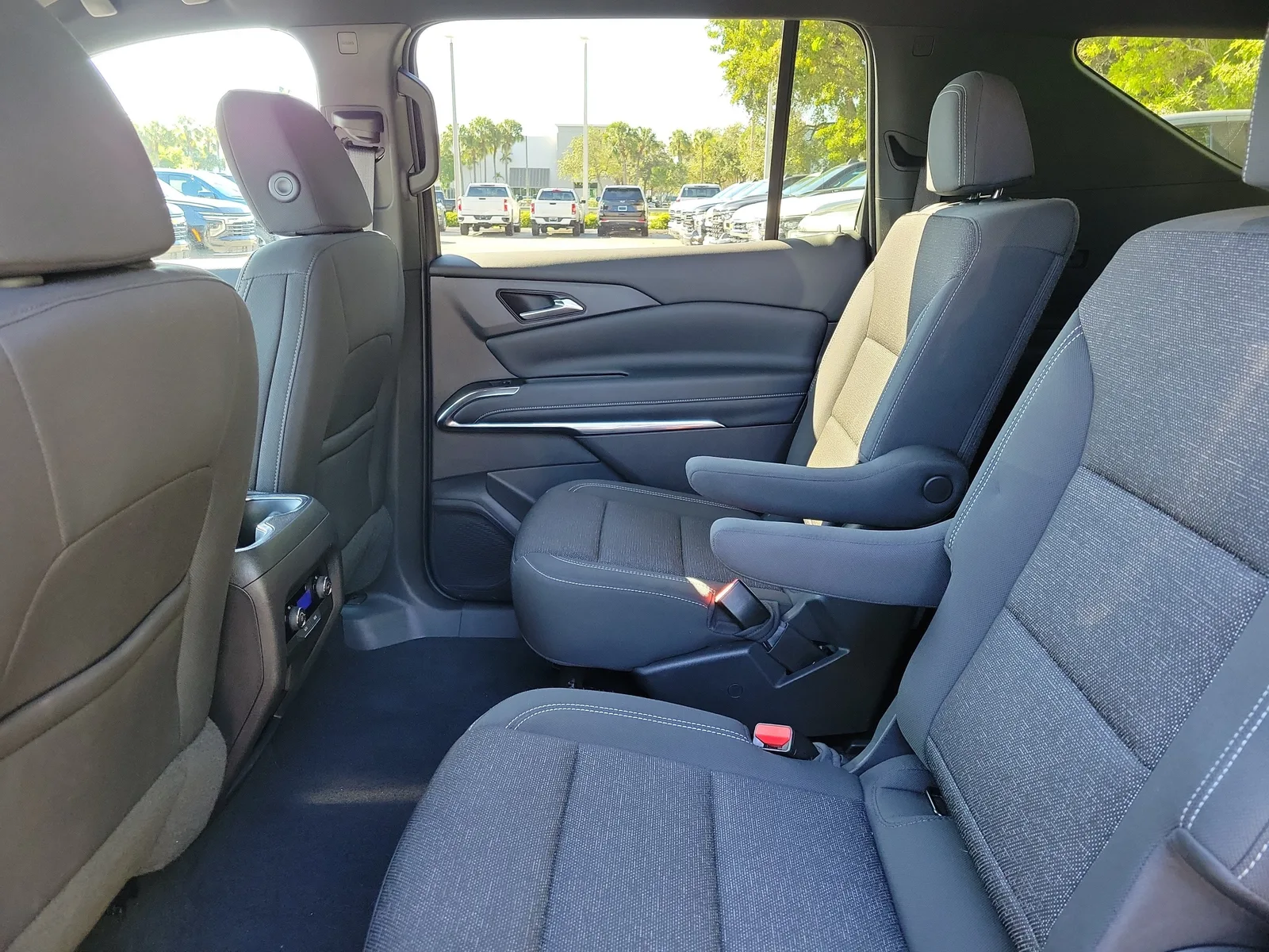 2025 Chevrolet Traverse LT photo 14
