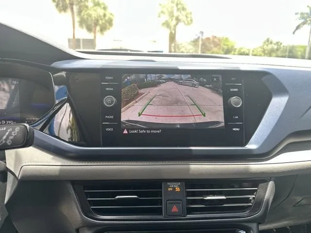 2024 Volkswagen Taos SE photo 24