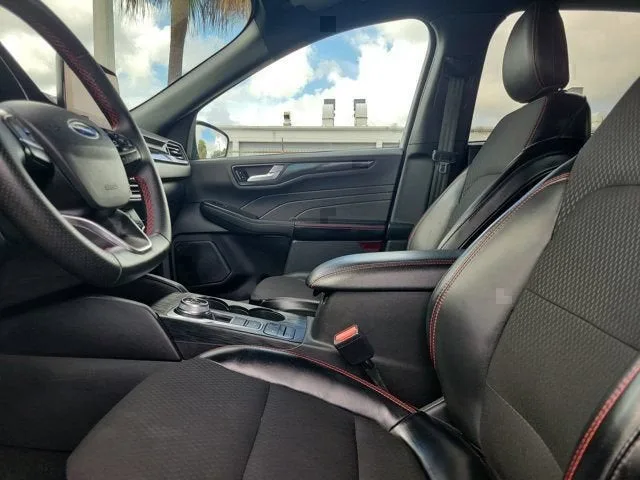 2025 Ford Escape ST-Line photo 17
