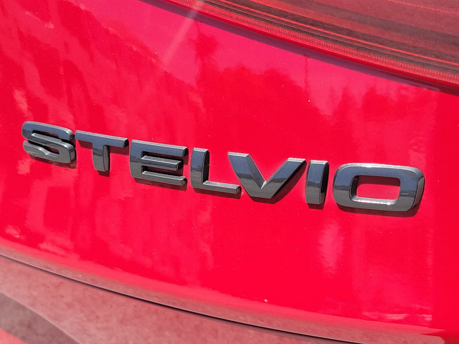 2020 Alfa Romeo Stelvio Sport photo 11