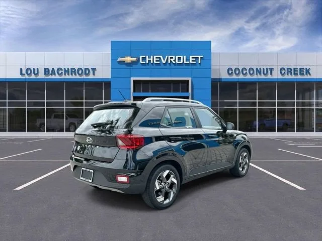 2025 Hyundai Venue SEL photo 8
