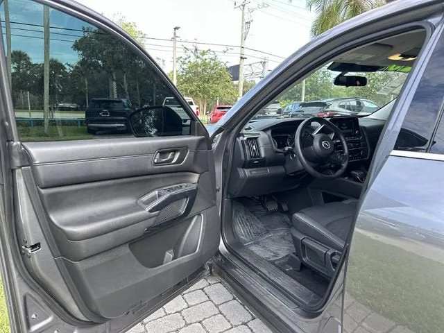 2024 Nissan Pathfinder S photo 21
