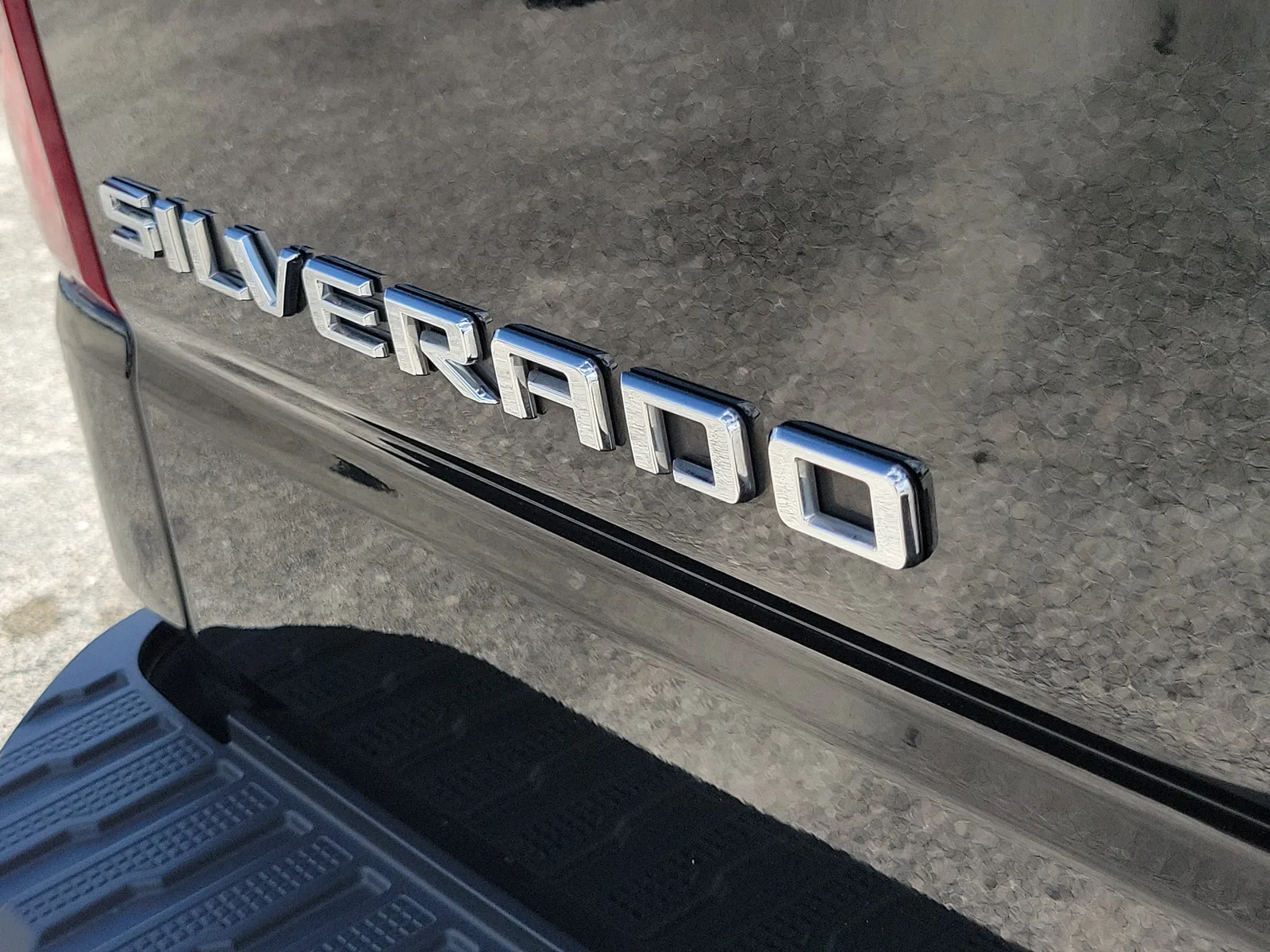 2025 Chevrolet Silverado 1500 RST photo 11