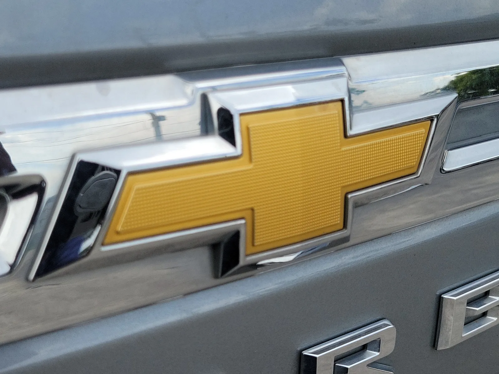 2024 Chevrolet Suburban LT photo 13