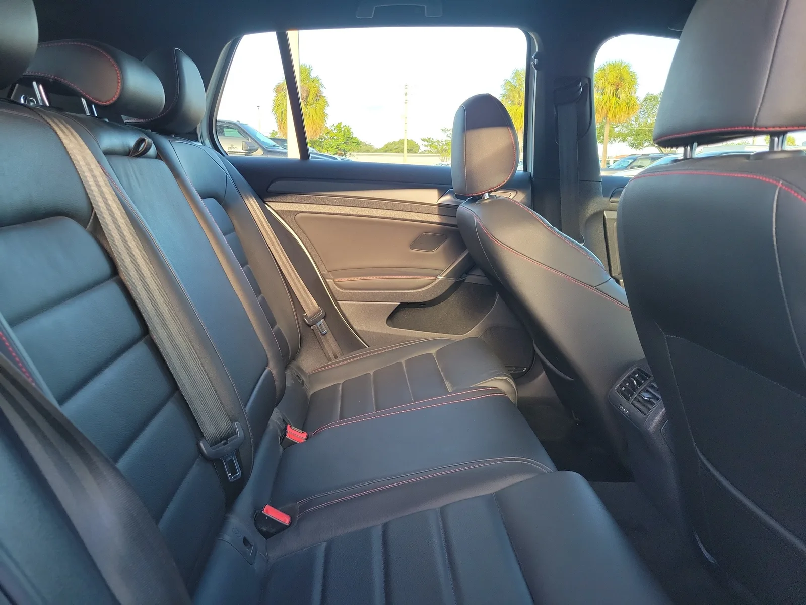 2021 Volkswagen Golf GTI S photo 7