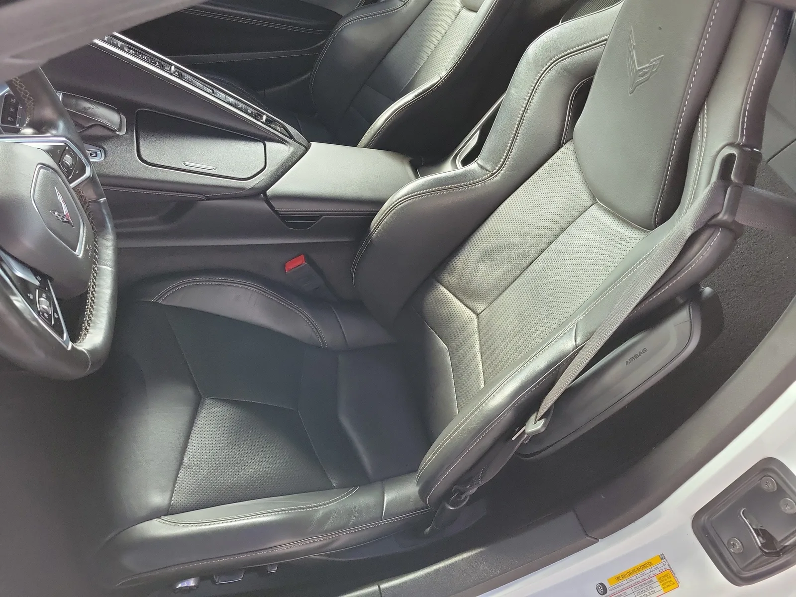 2024 Chevrolet Corvette Stingray 2LT photo 18