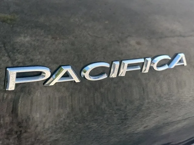 2024 Chrysler Pacifica Hybrid Select photo 11