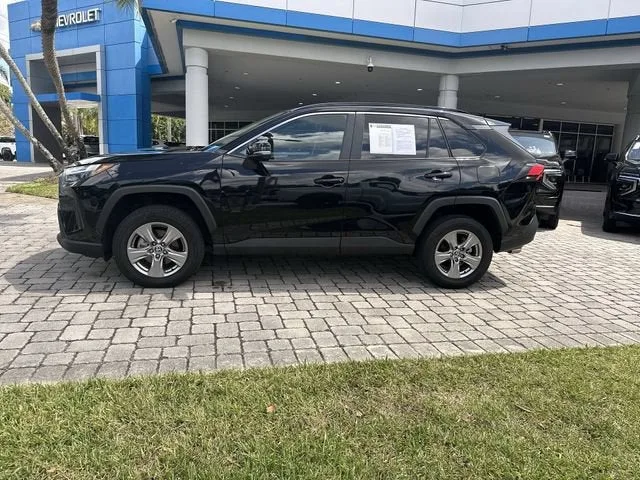 2024 Toyota RAV4 XLE photo 32