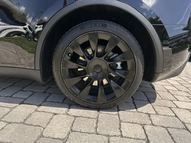 2023 Tesla Model Y Long Range photo 11
