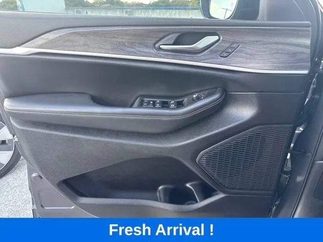 2023 Jeep Grand Cherokee Limited photo 13