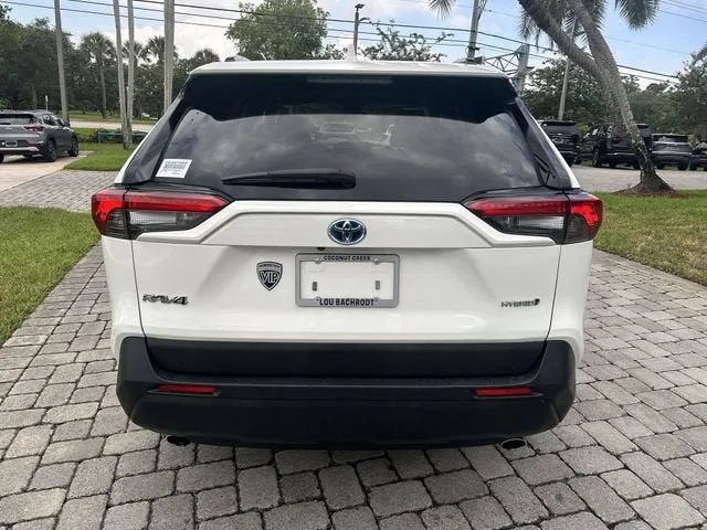 2023 Toyota RAV4 Hybrid XLE photo 12