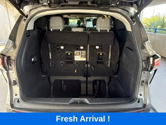 2026 Toyota Sienna XLE photo 5