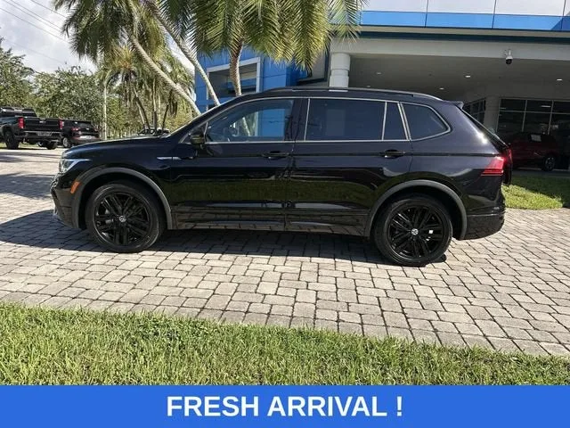 2022 Volkswagen Tiguan SE R-Line Black photo 32