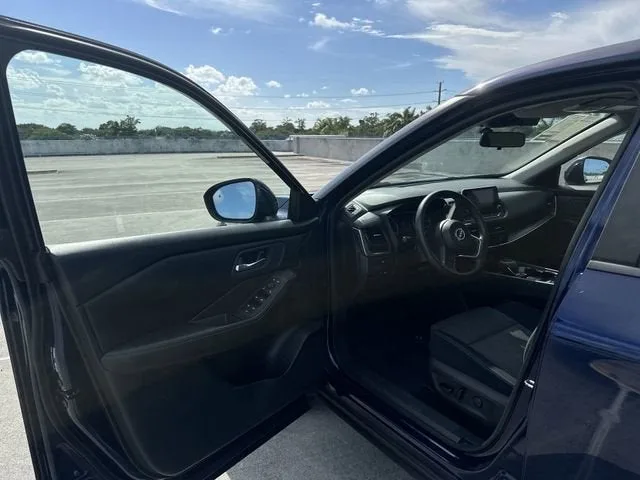 2024 Nissan Rogue SV photo 22